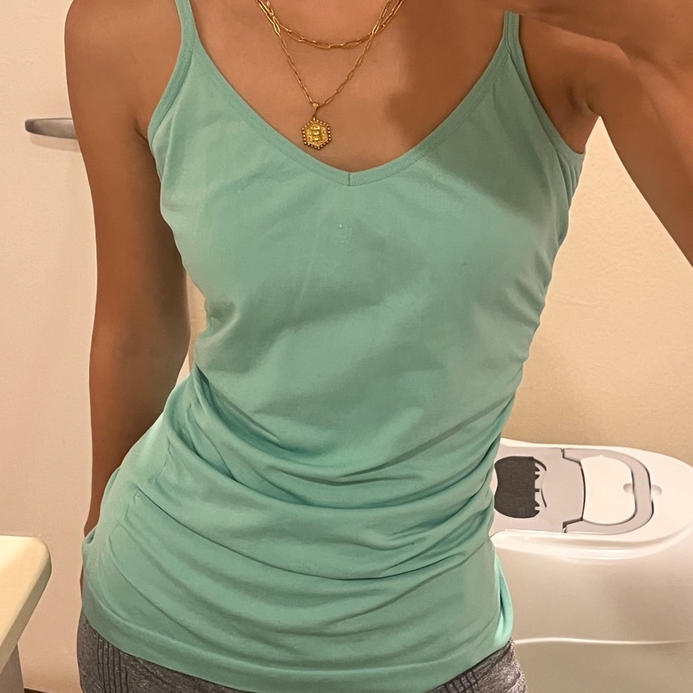 unity flattering teal athletic tank!